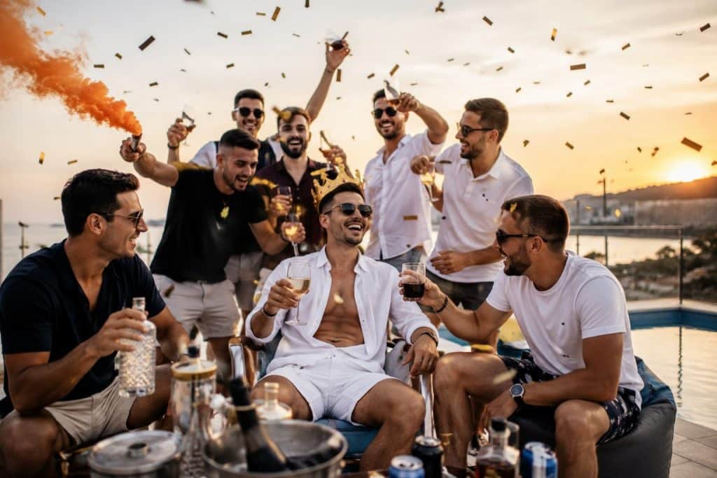 אטרקציות למסיבות רווקים שיהפכו את החגיגה לחוויה בלתי נשכחת, עם רעיונות לאקשן, סדנאות, יאכטות, משחקים, מסיבות בריכה ופעילויות מגבשות.